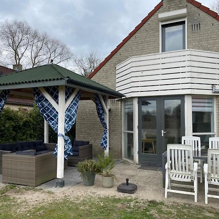 Gezellige Vakantiewoning Aan Het Water In Ewijk - Recreational Only No Workers エクステリア 写真